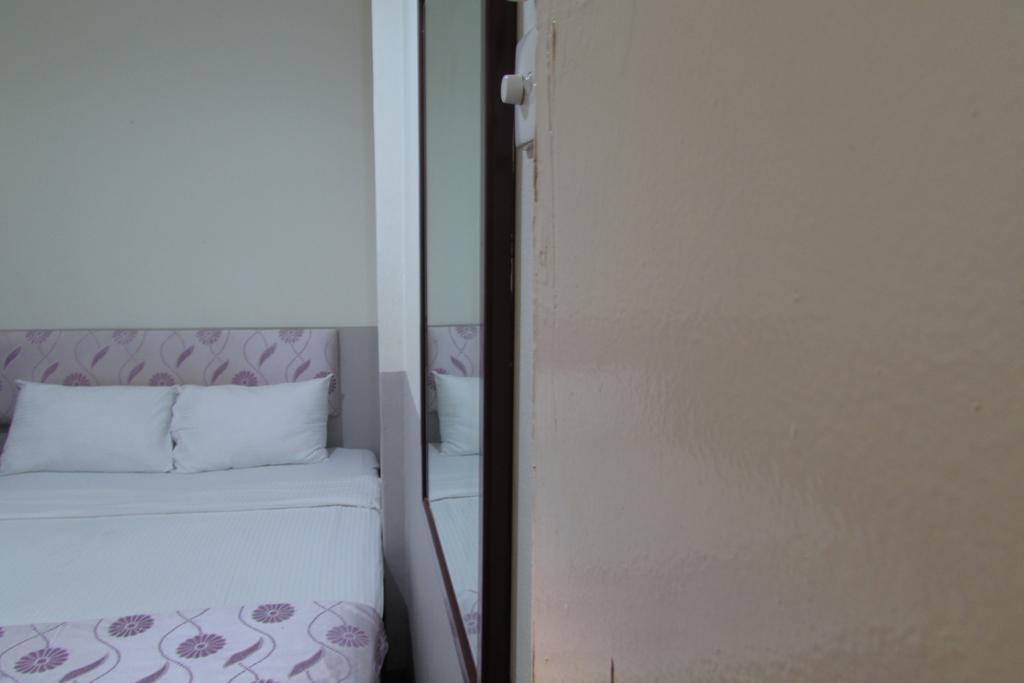 Meriton Hotel Singapore Room photo